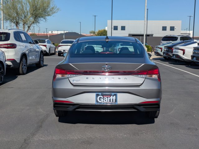 2021 Hyundai Elantra SE Image 7 of 31