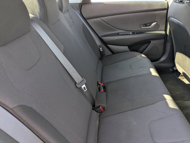 2021 Hyundai Elantra SE Image 14 of 31