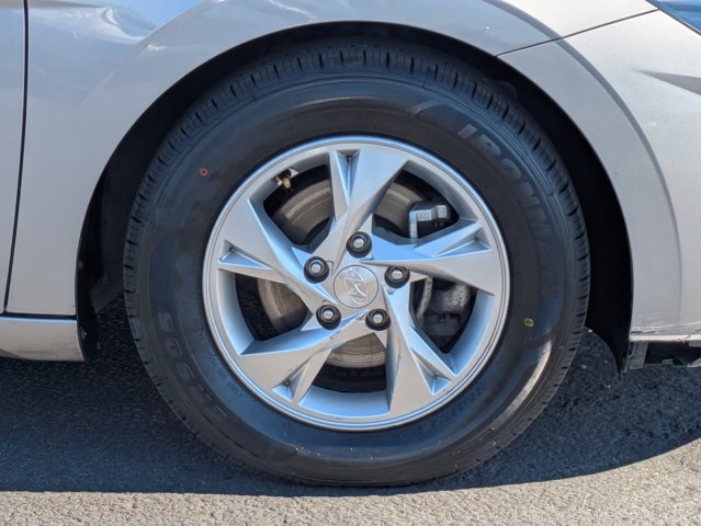 2021 Hyundai Elantra SE Image 10 of 31
