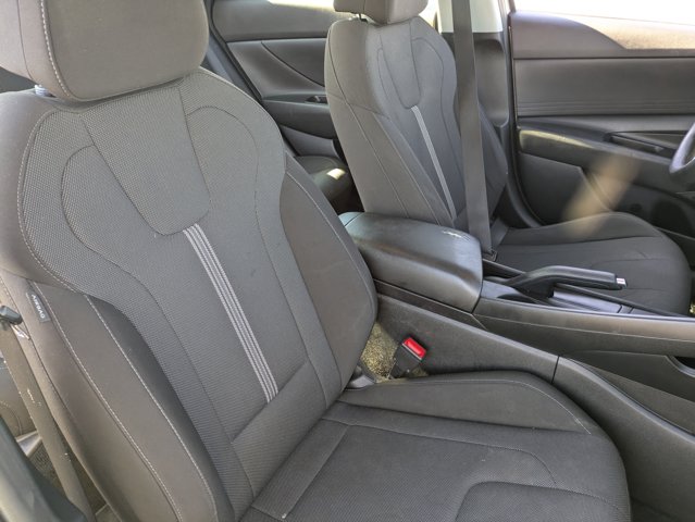 2021 Hyundai Elantra SE Image 12 of 31