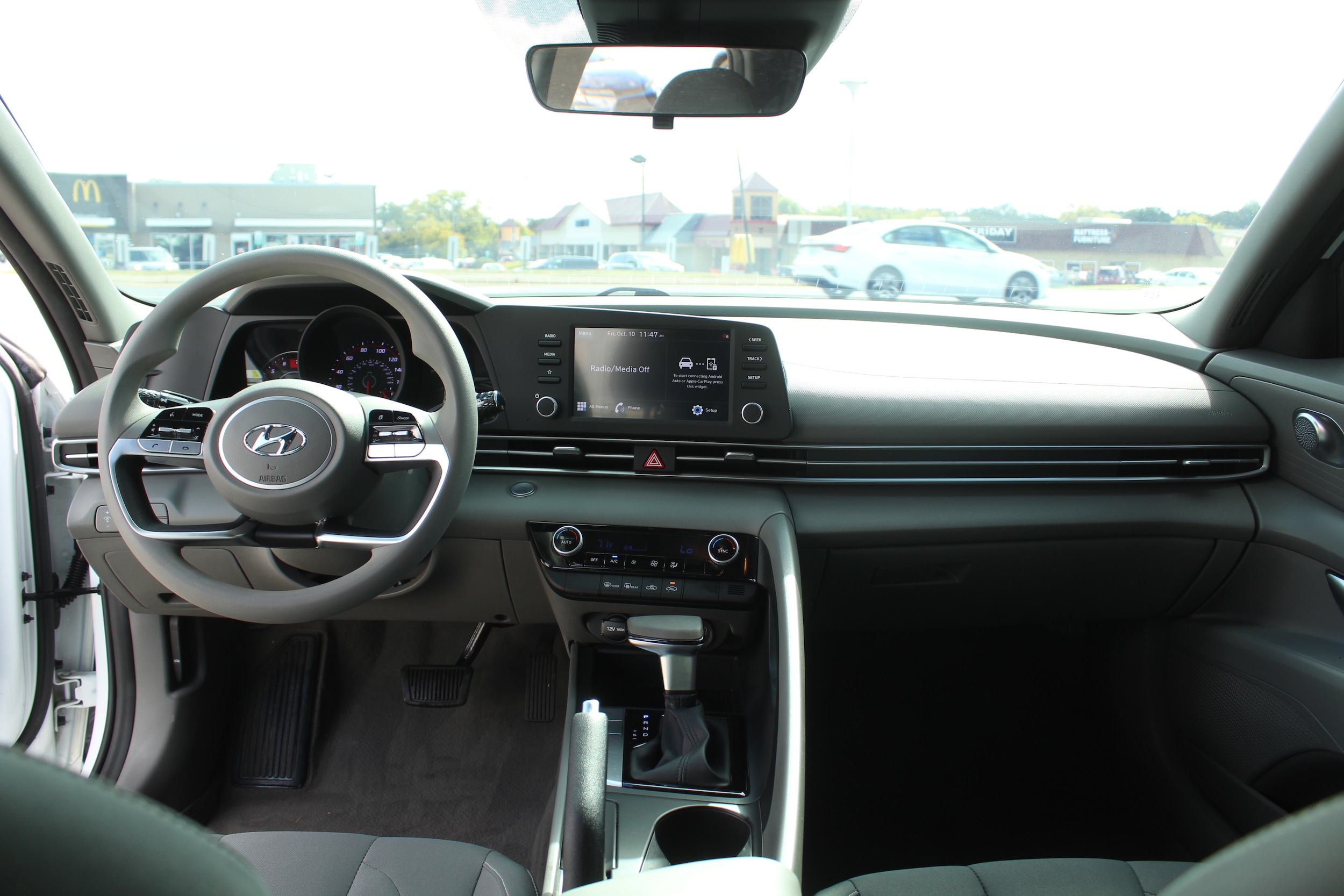 2021 Hyundai Elantra SEL Image 9 of 21