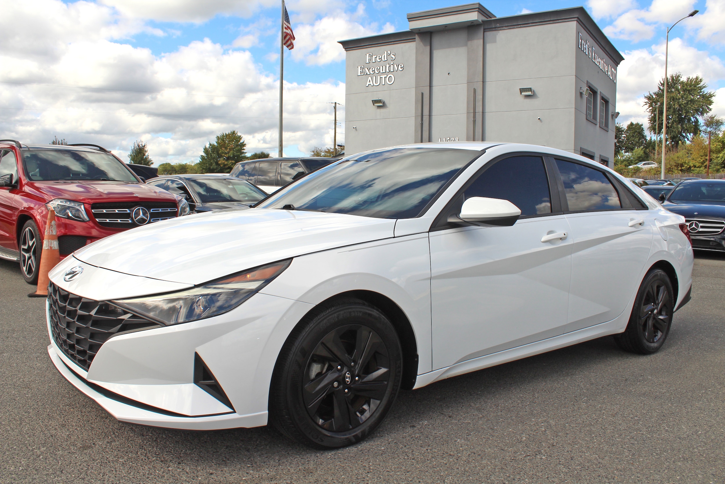 2021 Hyundai Elantra SEL Image 1 of 21