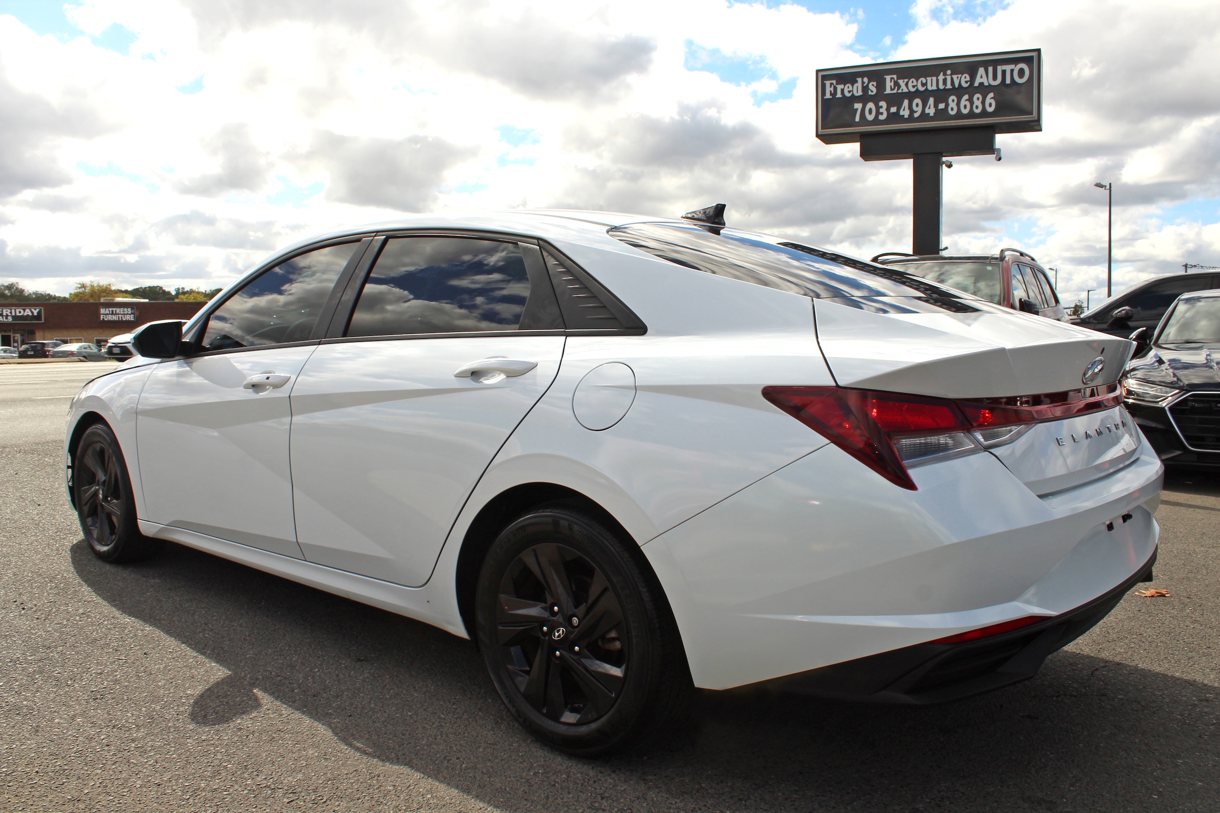 2021 Hyundai Elantra SEL Image 6 of 21