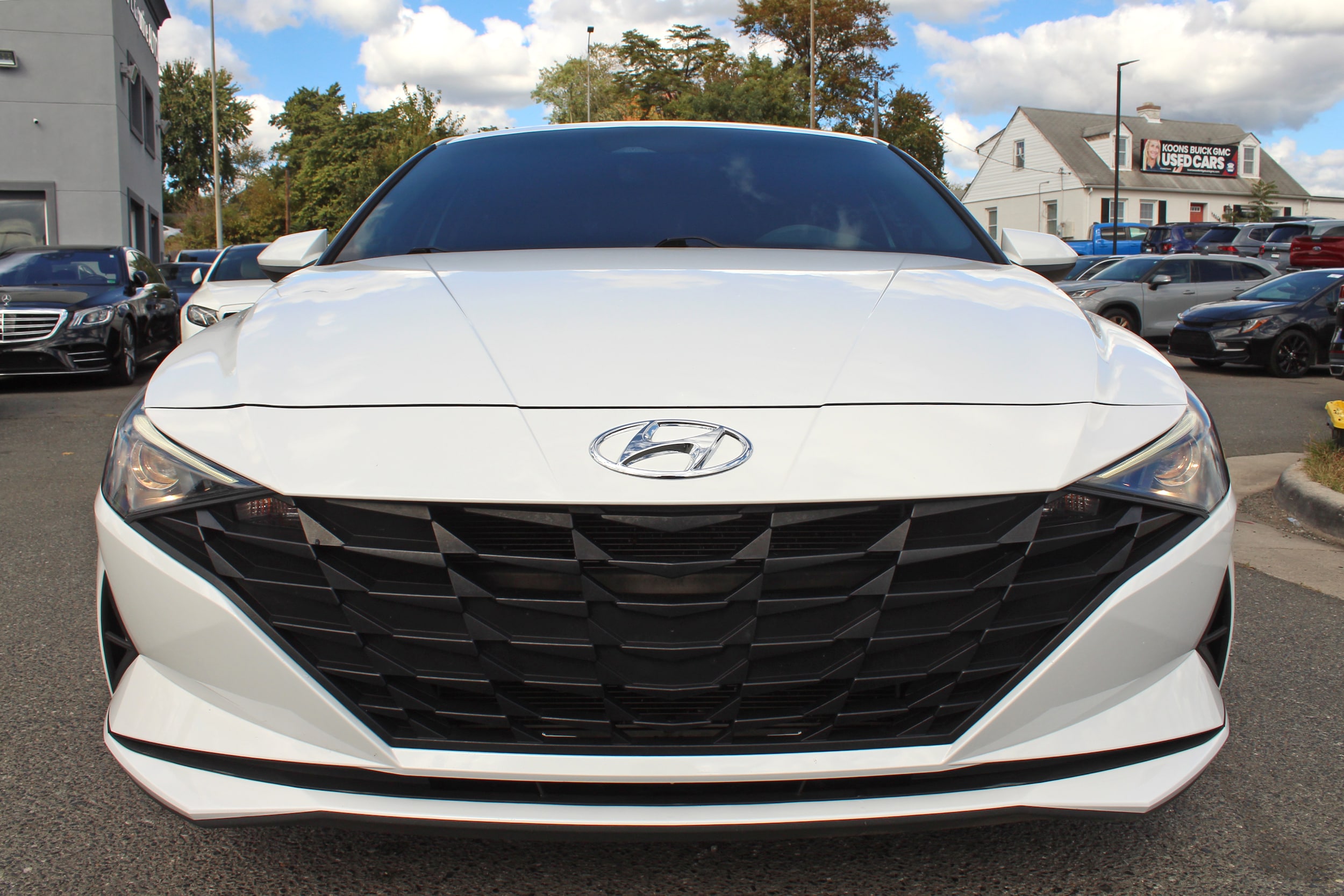 2021 Hyundai Elantra SEL Image 2 of 21
