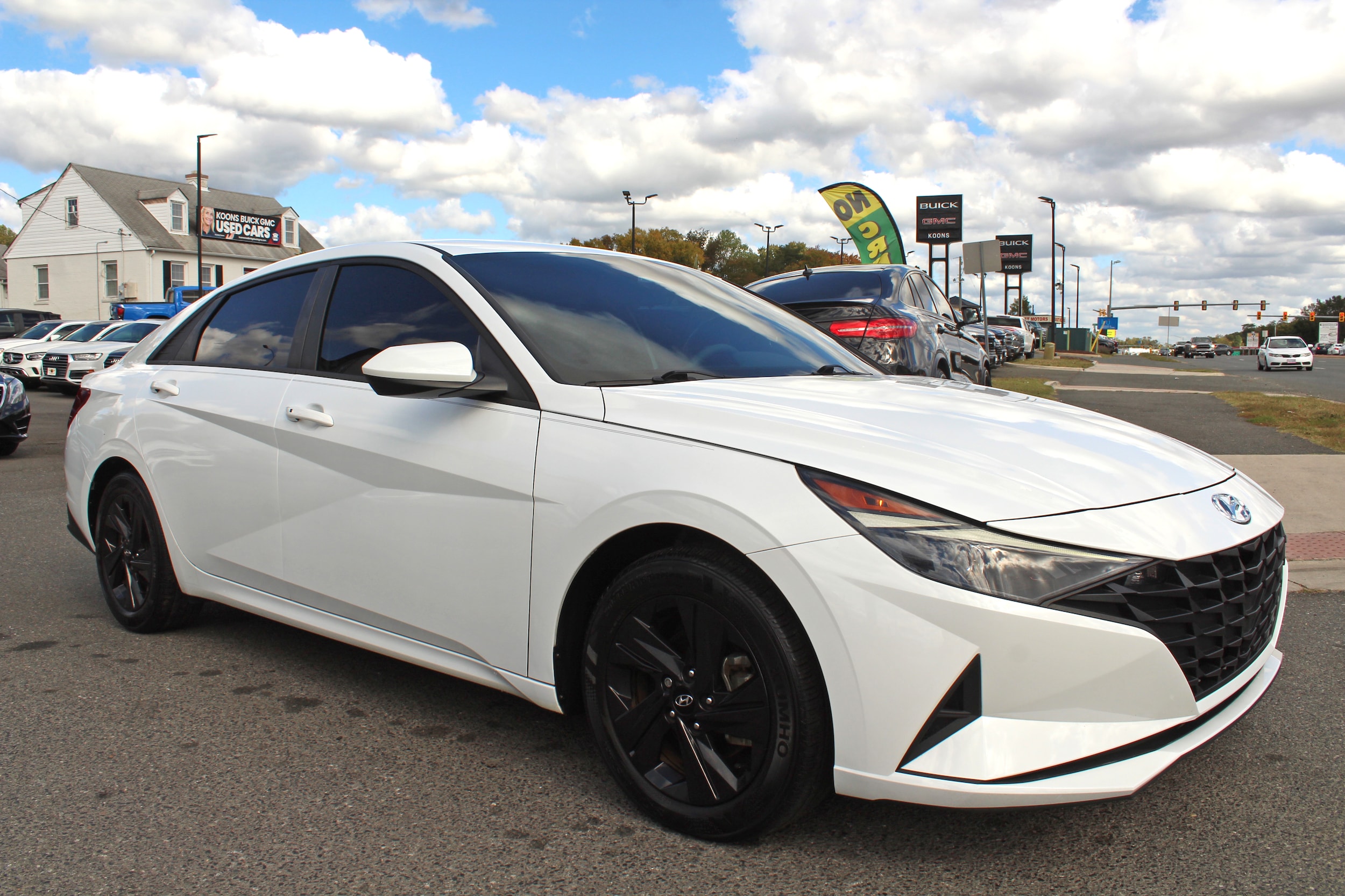 2021 Hyundai Elantra SEL Image 3 of 21