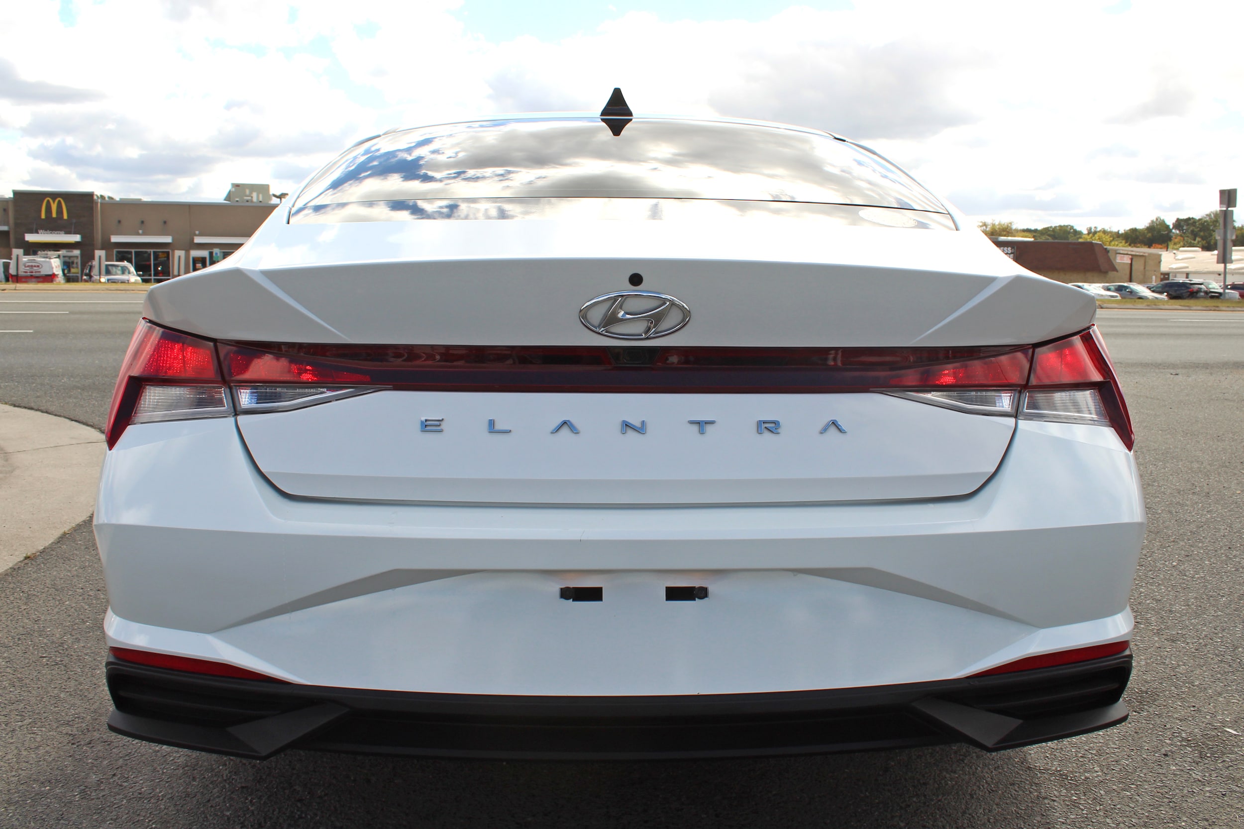 2021 Hyundai Elantra SEL Image 5 of 21