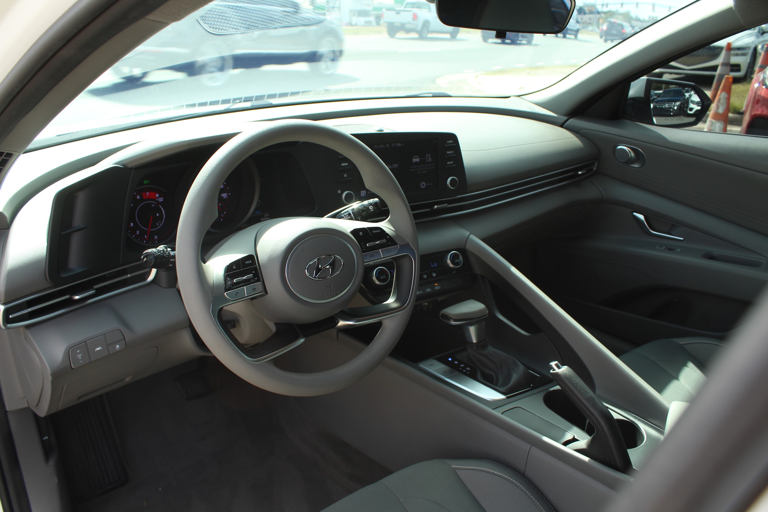 2021 Hyundai Elantra SEL Image 10 of 21