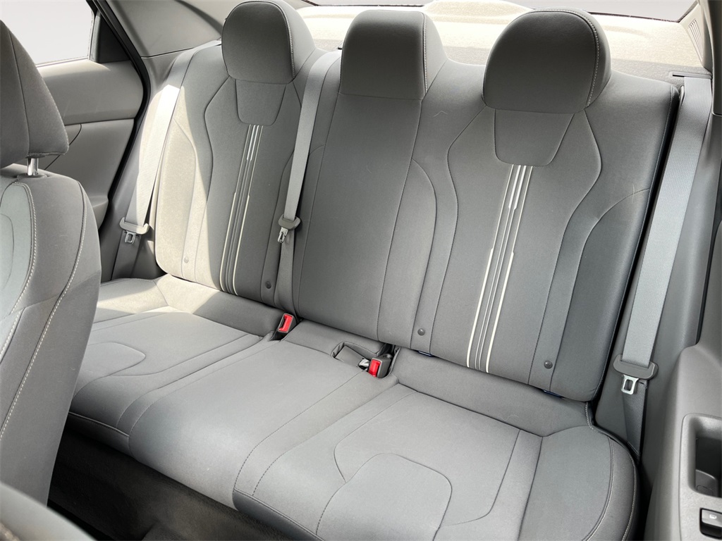 Vehicle image 13 of 37