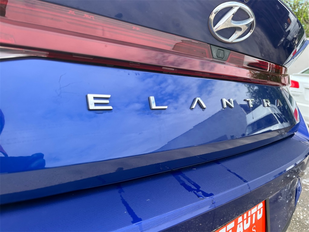 Vehicle image 28 of 37