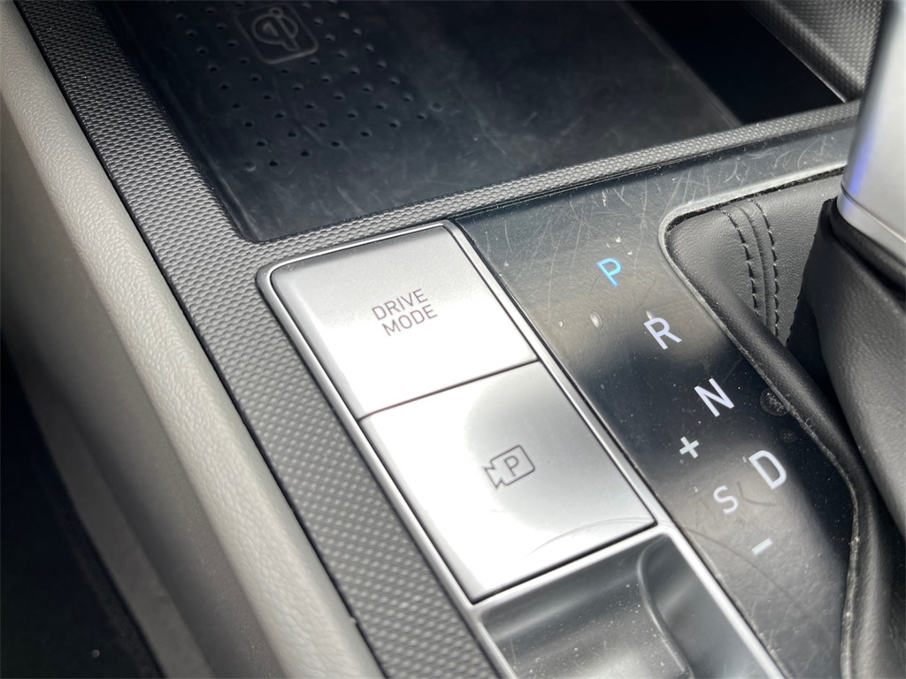 Vehicle image 22 of 37