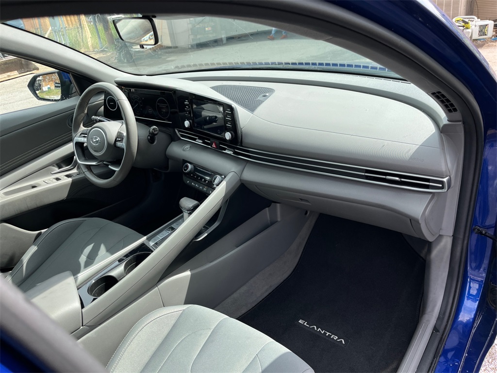 Vehicle image 16 of 37
