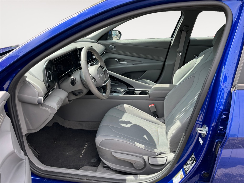 Vehicle image 9 of 37