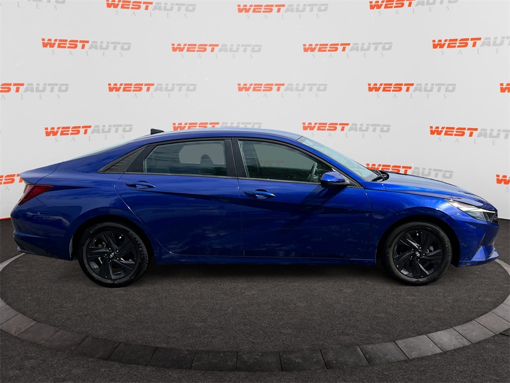Vehicle image 4 of 37