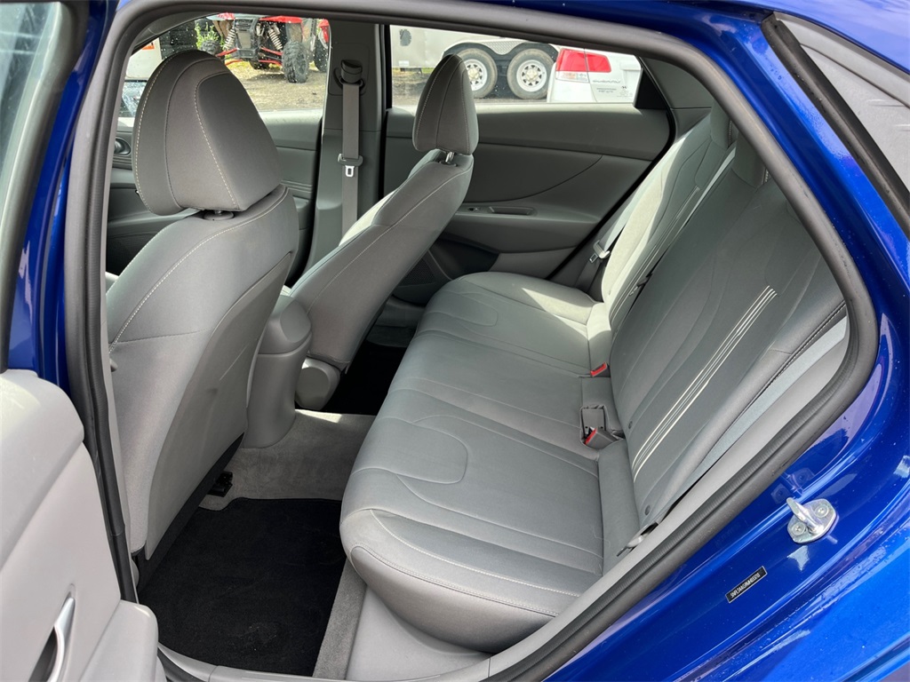 Vehicle image 27 of 37
