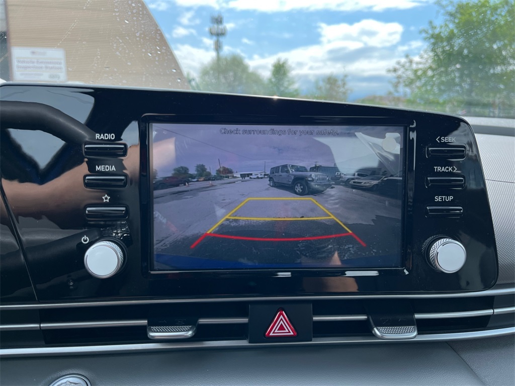 Vehicle image 24 of 37