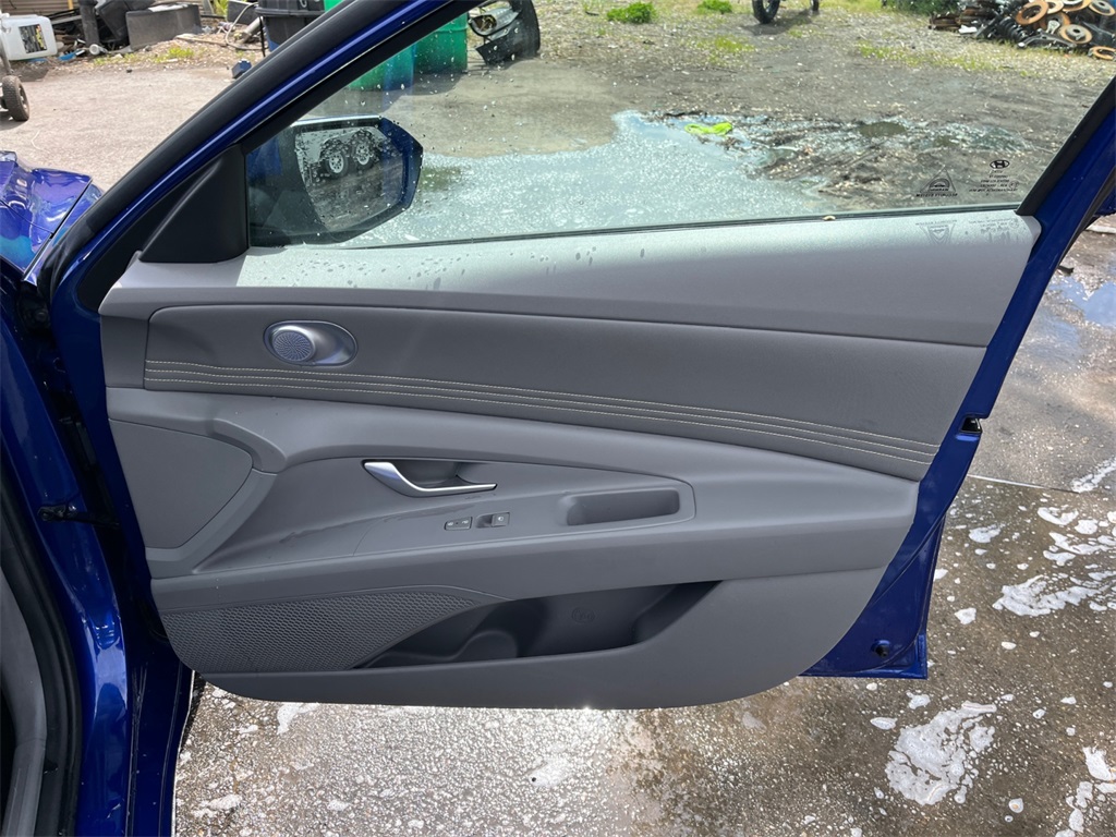 Vehicle image 17 of 37
