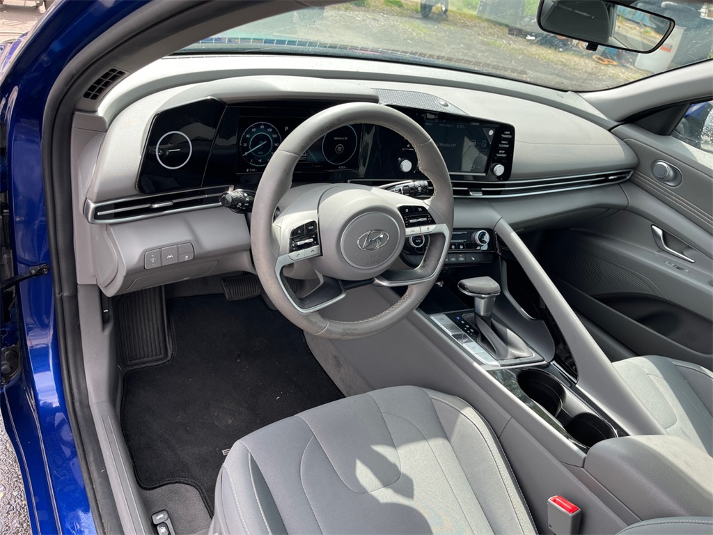 Vehicle image 19 of 37