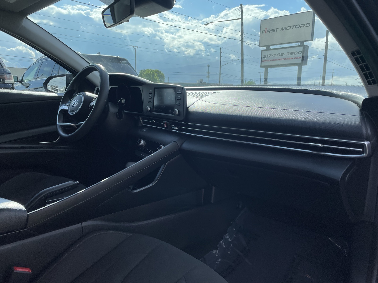 Vehicle image 23 of 34