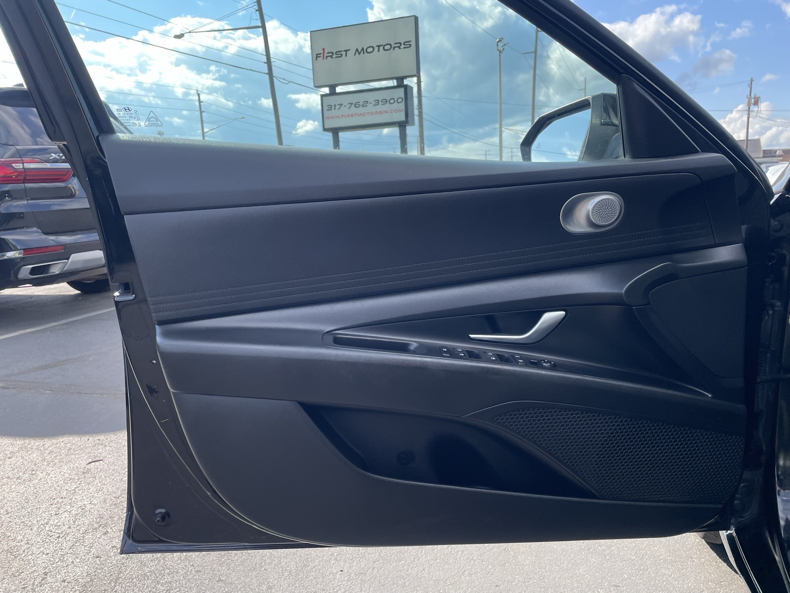 Vehicle image 10 of 34