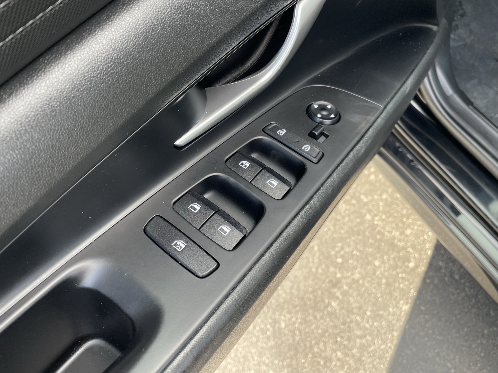 Vehicle image 11 of 34