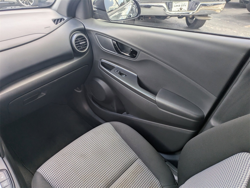 Vehicle image 17 of 31