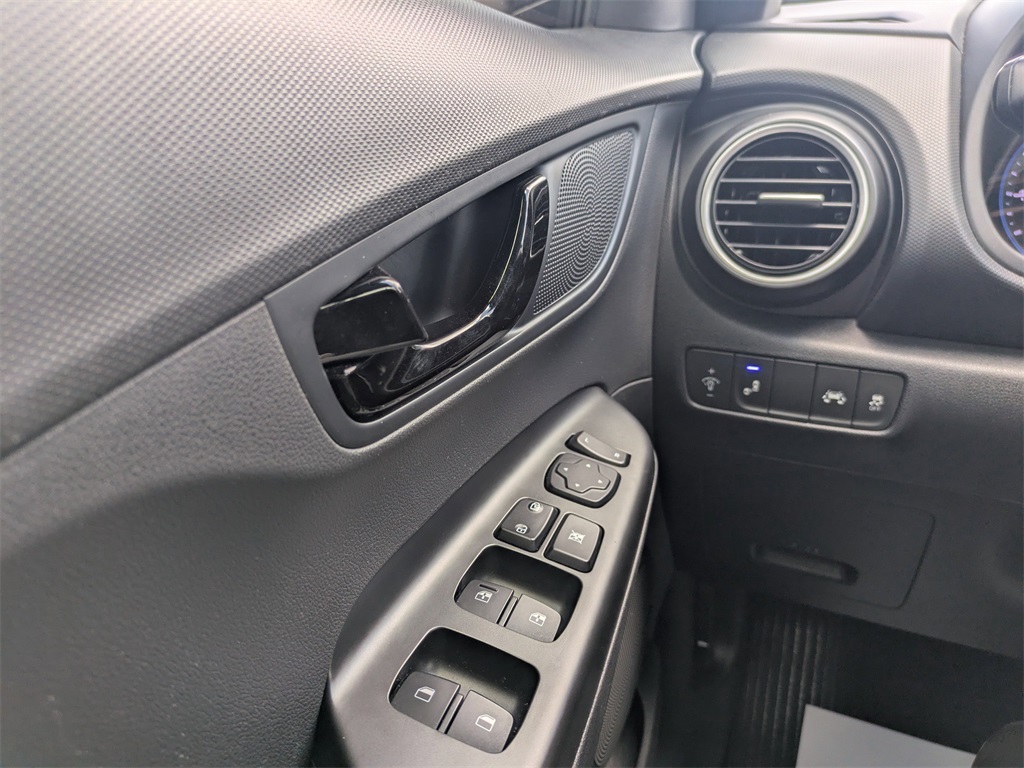 Vehicle image 24 of 31