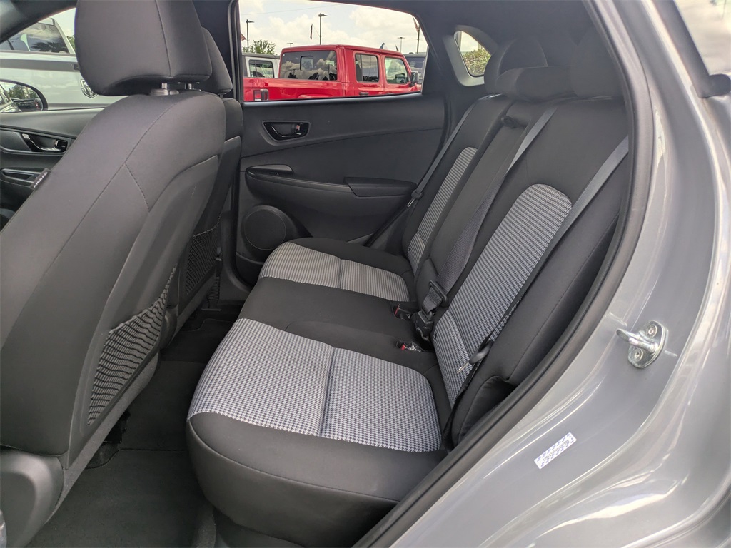 Vehicle image 14 of 31