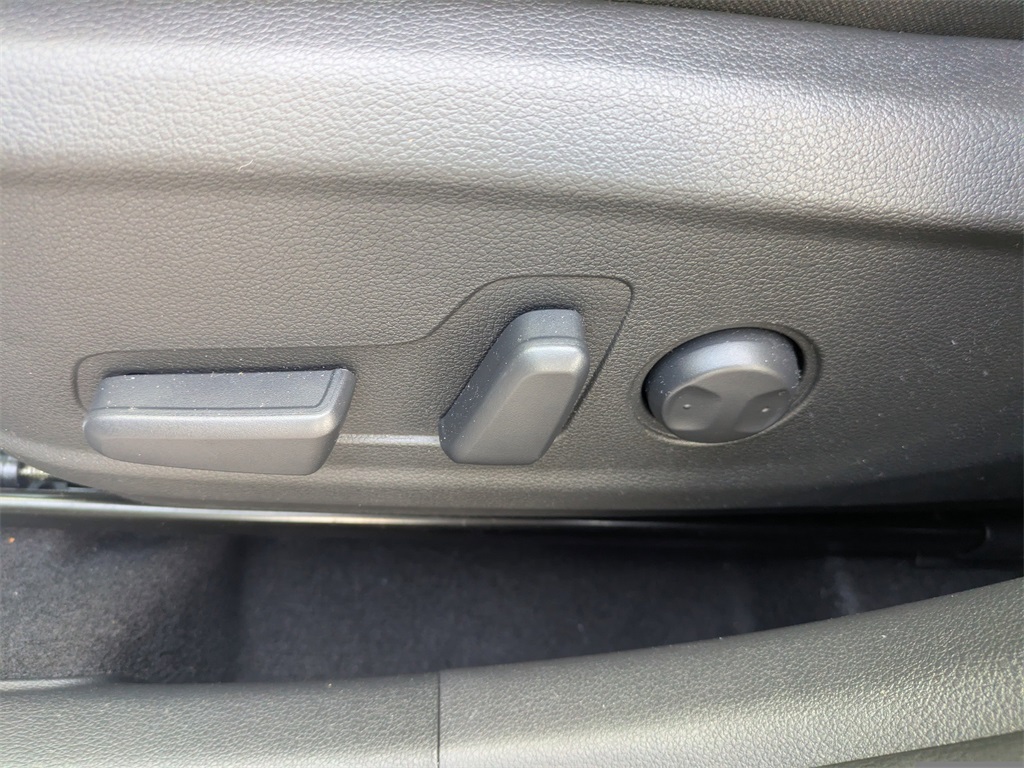 Vehicle image 19 of 31