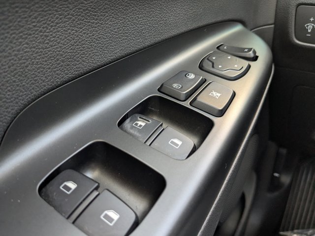 Vehicle image 17 of 24