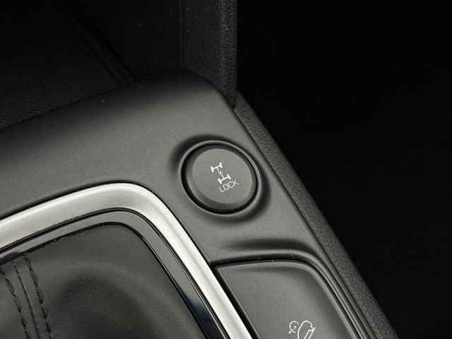 Vehicle image 35 of 50