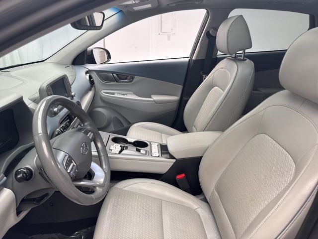 Vehicle image 10 of 24