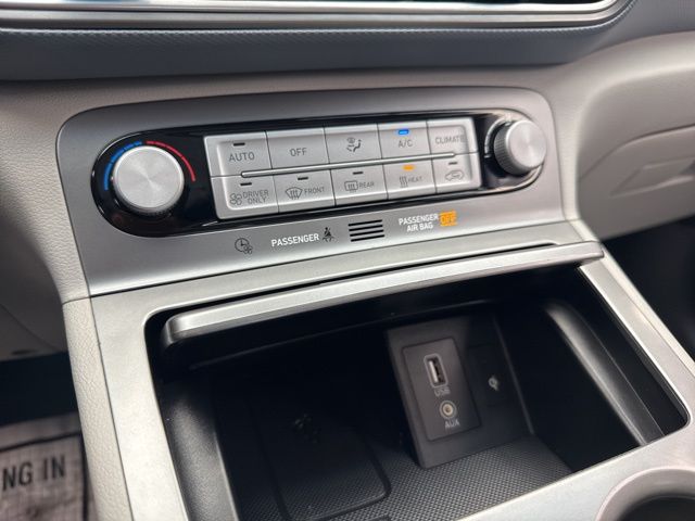 Vehicle image 20 of 24