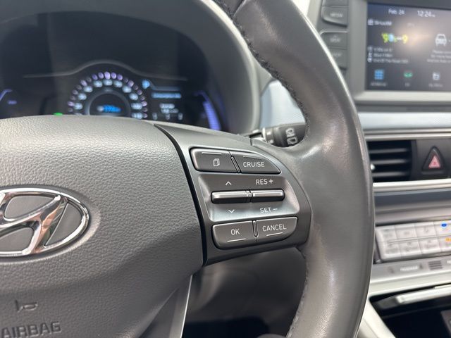 Vehicle image 17 of 24