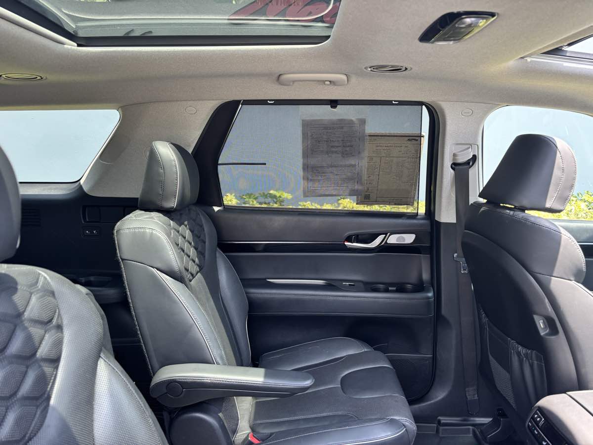 Vehicle image 23 of 32