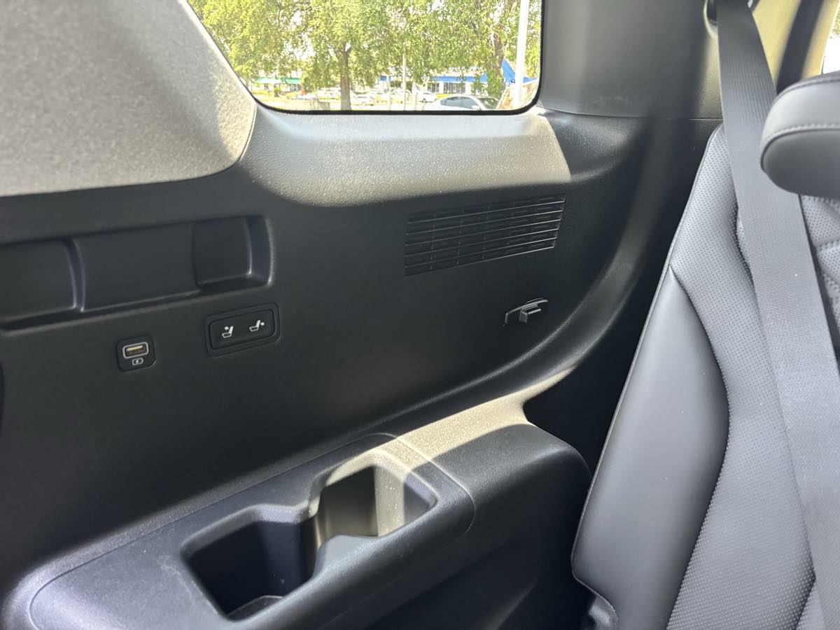 Vehicle image 20 of 32