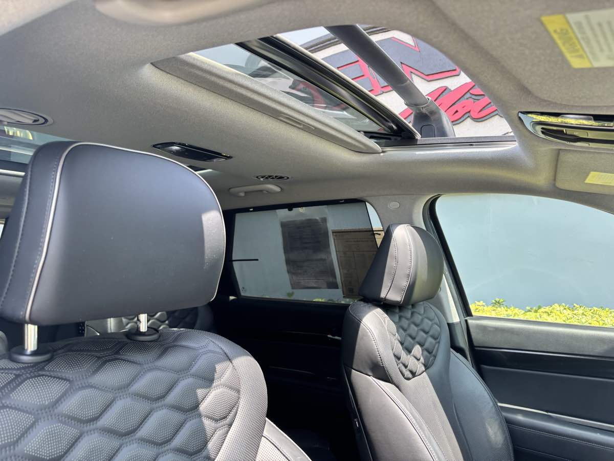 Vehicle image 9 of 32