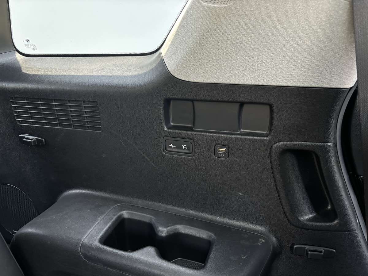 Vehicle image 19 of 32