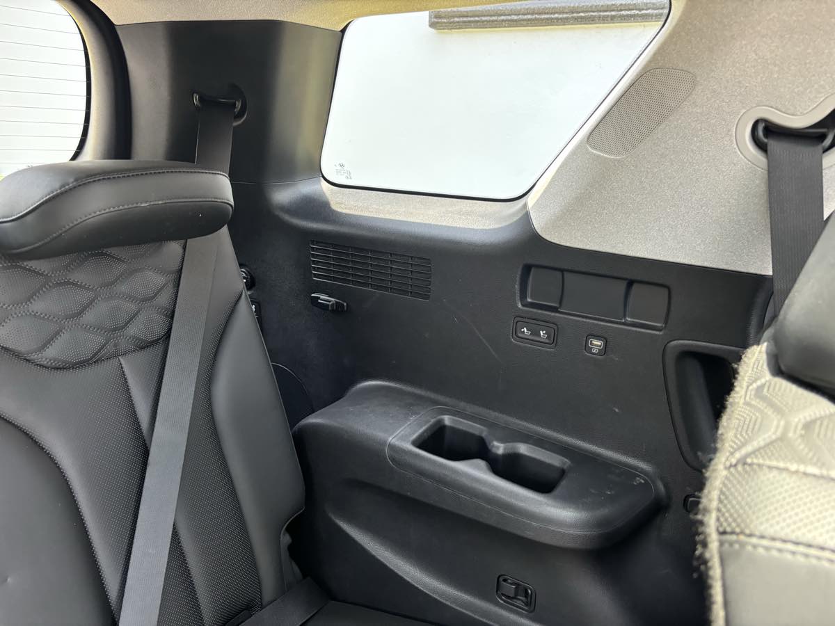 Vehicle image 18 of 32