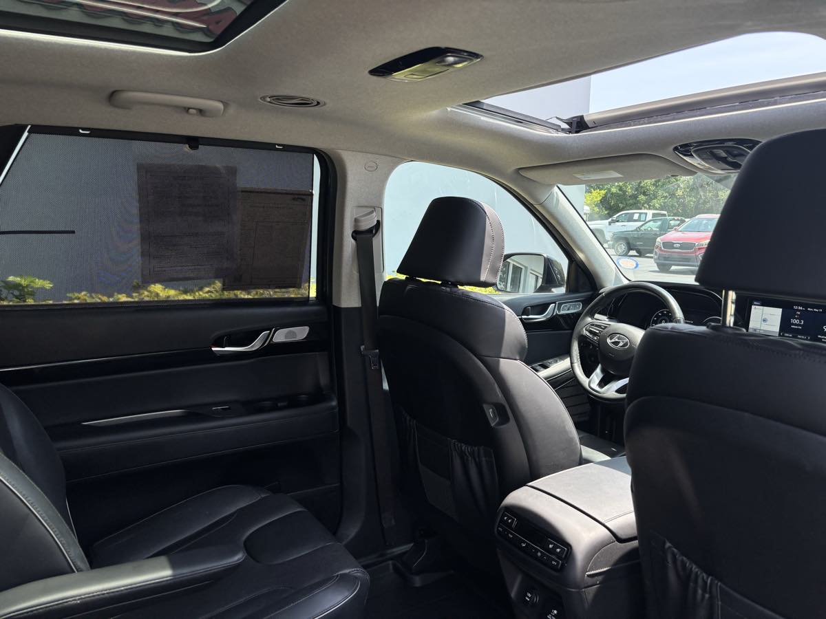 Vehicle image 24 of 32