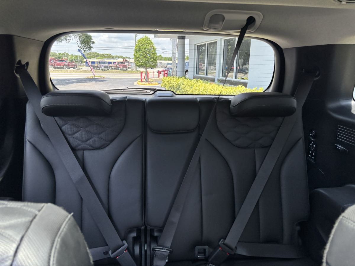 Vehicle image 17 of 32