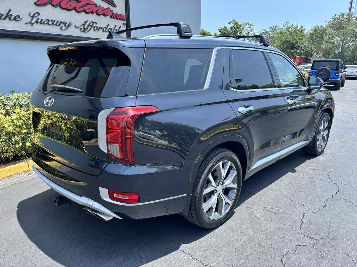 Vehicle image 3 of 32