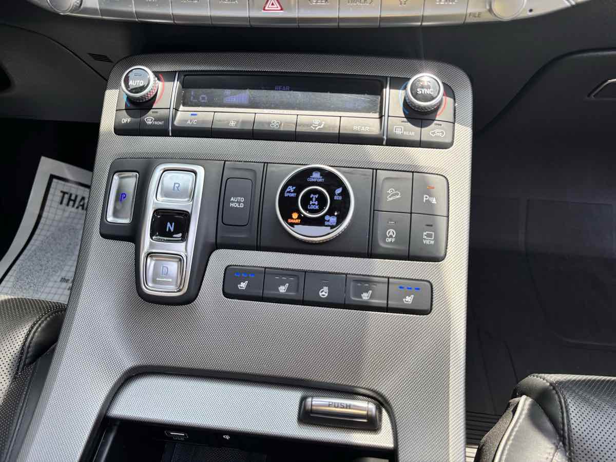 Vehicle image 11 of 32