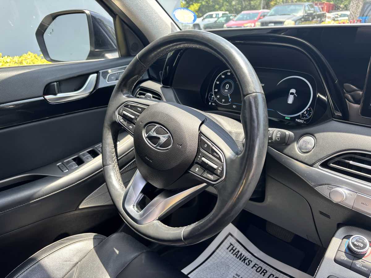 Vehicle image 14 of 32
