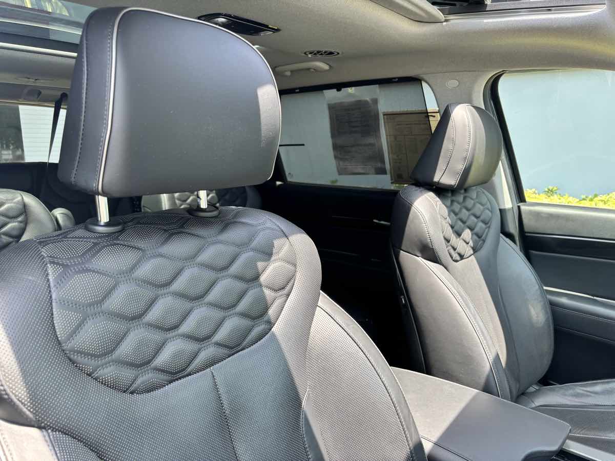 Vehicle image 12 of 32