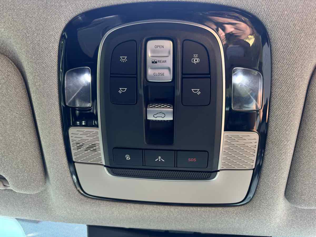 Vehicle image 15 of 32