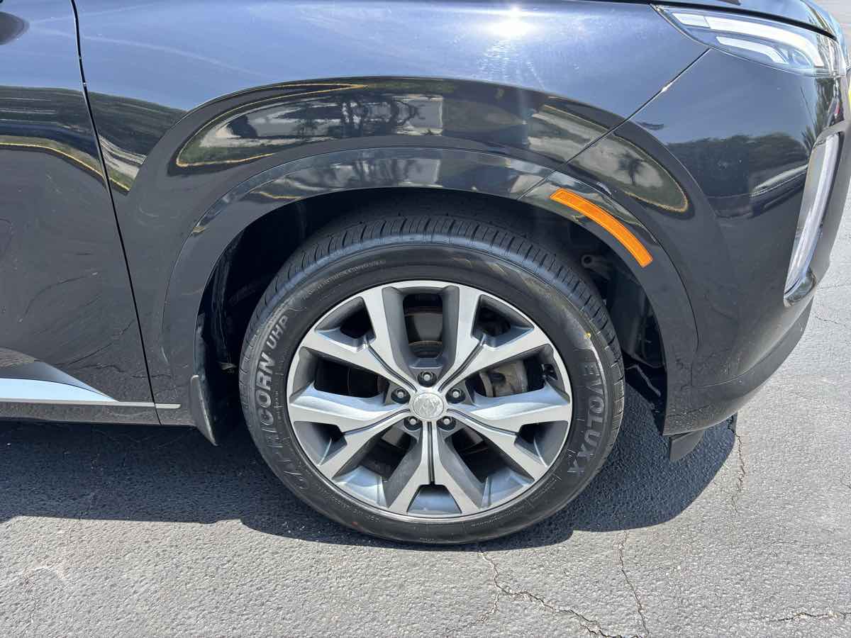 Vehicle image 4 of 32