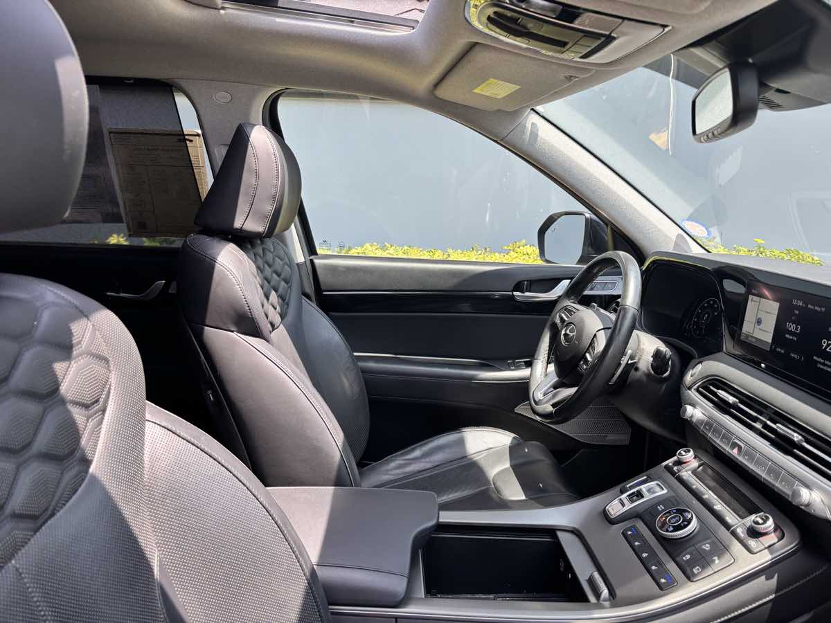 Vehicle image 8 of 32