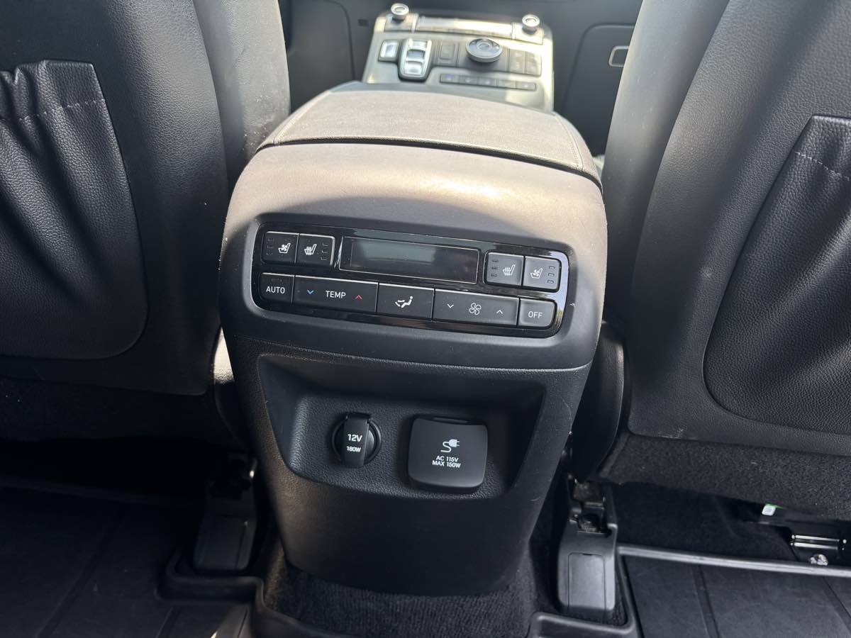 Vehicle image 22 of 32