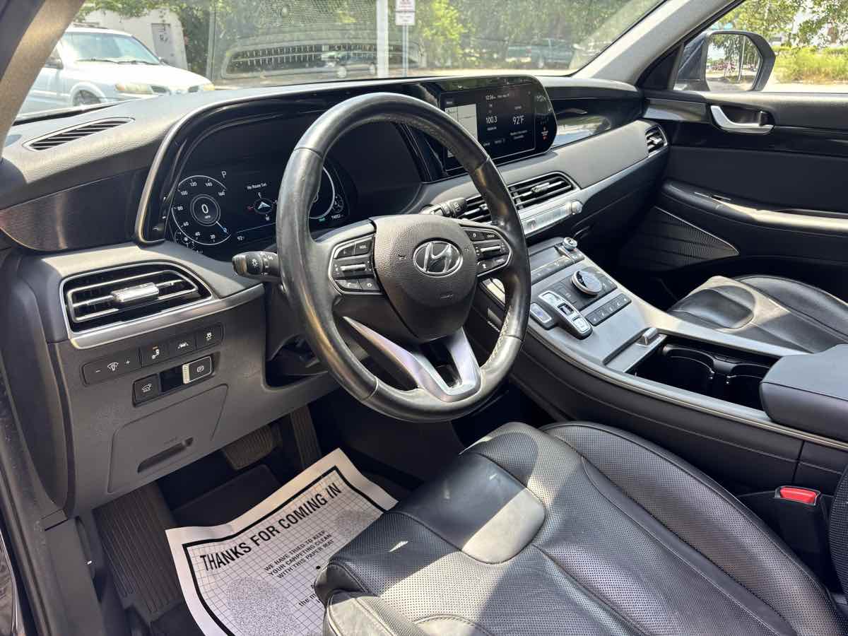 Vehicle image 27 of 32