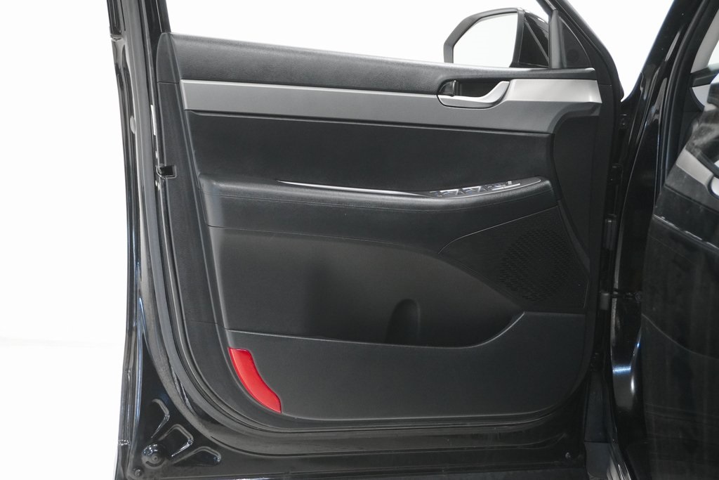 Vehicle image 13 of 26